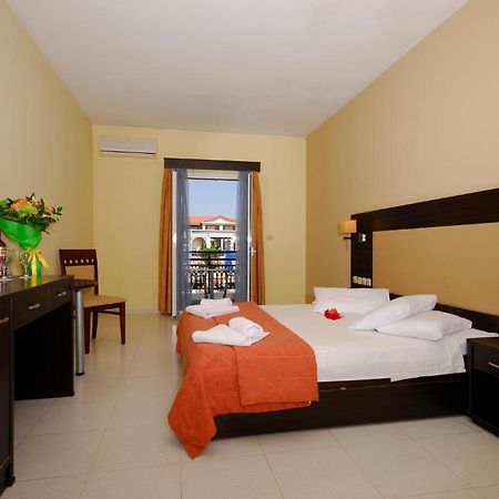 Hotel Denny'S Inn Alimos Oda fotoğraf